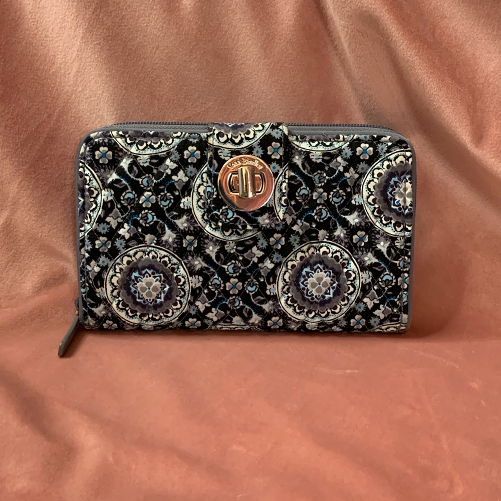 Vera Bradley Turn Lock / Zip Around Wallet Blue Floral Quilted 8" X 5"